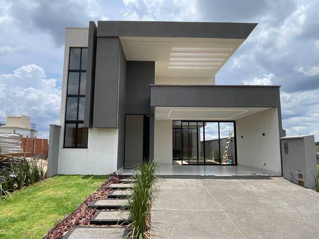 #0003 - Casa em condomínio para Venda em Senador Canedo - GO